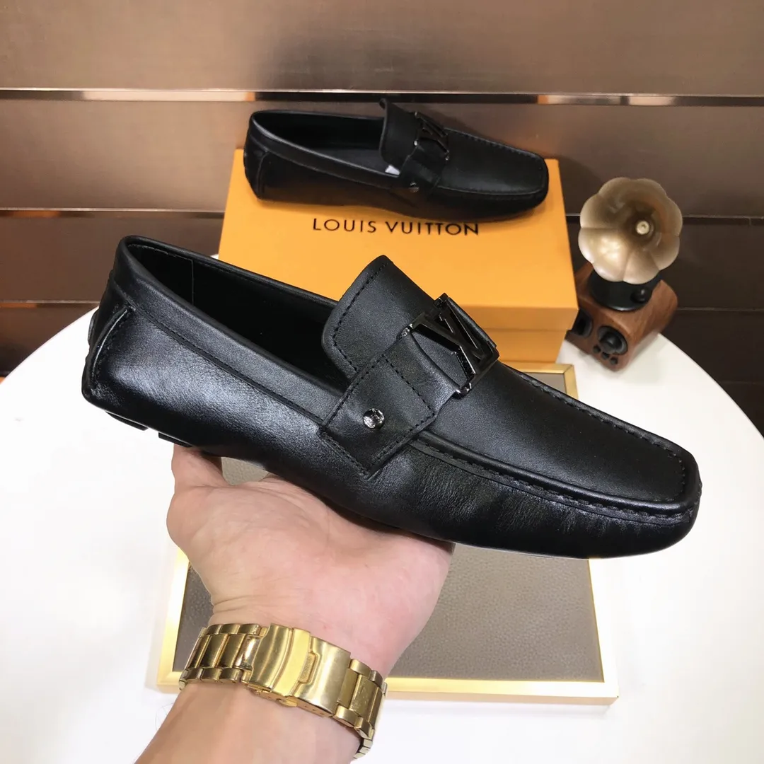 Men's men's shoes 💰420💰 [LV Doudou shoes] (water-dyed cowhide lining) new model is on the market, available on the official website. The new Doudou shoes are processed into single-color materials, and the uppers are made of imported cowhide material. The body of the shoe is fully hemmed with mark thread, and is lined with imported original cowhide leather. The elegant shoe shape is super suitable for all-matching, and the size is 38-44.